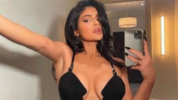 PETA aplaude la prenda de Kylie Jenner con la cabeza de león falsa