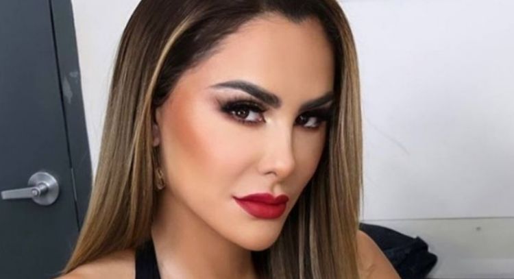 Famosa estrella de Televisa regresa a Instagram y posa con distinguido conjunto claro primaveral