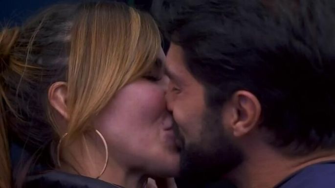 Se prendió LCDLF: Aylín Mujica y Arturo Carmona protagonizan el primer beso de la temporada