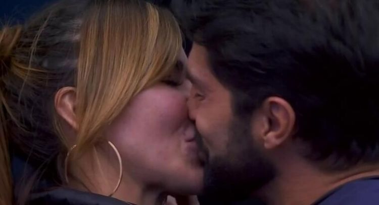Se prendió LCDLF: Aylín Mujica y Arturo Carmona protagonizan el primer beso de la temporada