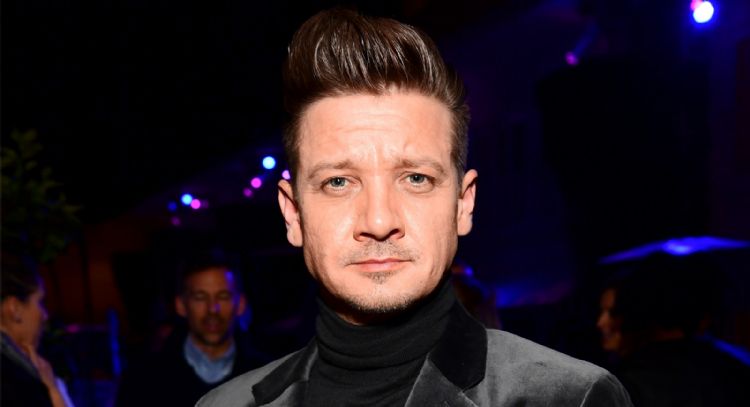 Jeremy Renner visita al personal médico que le salvó la vida luego del terrible accidente