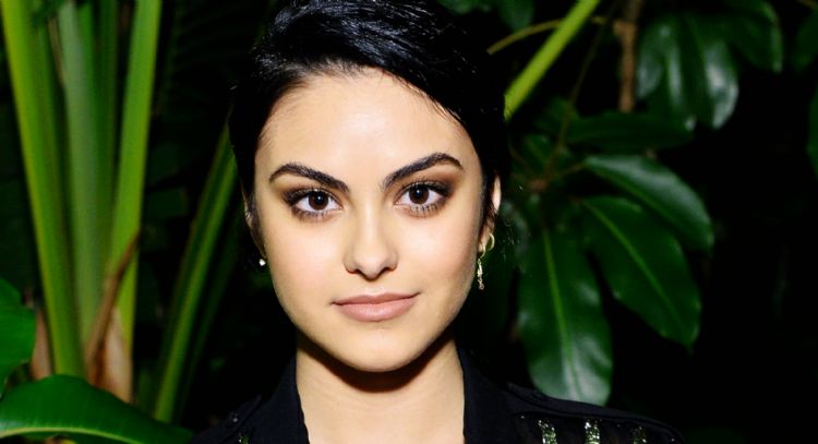 Camila Mendes de 'Riverdale' revela su “ciclo terrible” con un trastorno alimentario durante la serie