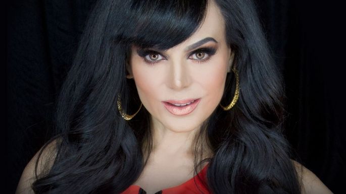 Maribel Guardia posa con encantador look dorado y sorprende a sus seguidores