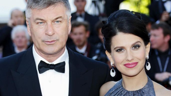 Alec Baldwin implora a fans que sigan a Hilaria Baldwin en las redes sociales