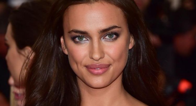 Irina Shayk roba suspiros mostrándose en lencería por su cumpleaños