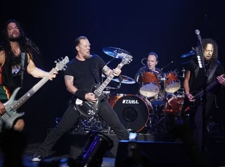 El bajista de Rush entrevista a miembros de Metallica, Nirvana y más en el trailer de su docuserie