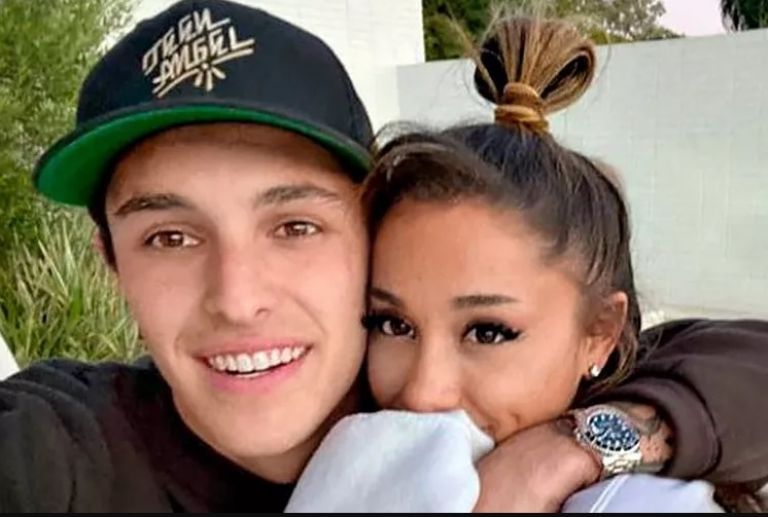 Ariana Grande y Dalton Gomez llegan a un acuerdo de divorcio semanas después de presentar su solicitud