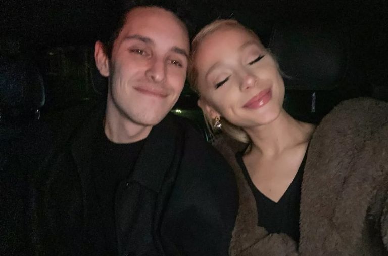 Ariana Grande y Dalton Gomez llegan a un acuerdo de divorcio semanas después de presentar su solicitud