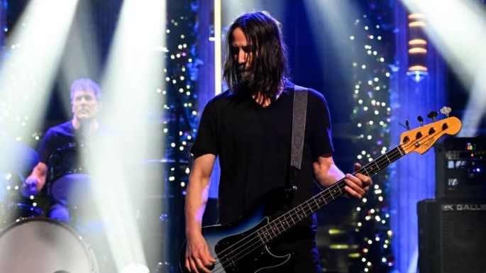 Dogstar, la banda de Keanu Reeves, cautiva con la canción 'Blonde' en 'The Tonight Show'