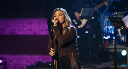 Kelly Clarkson conquista con su interpretación emotiva del cover de 'Desperado' de The Eagles