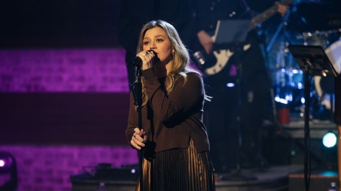 Kelly Clarkson conquista con su interpretación emotiva del cover de 'Desperado' de The Eagles