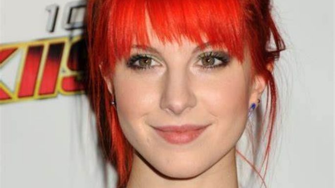 Hayley Williams habla sutilmente de su romance con Taylor York en show del 'Super Bowl' 2023