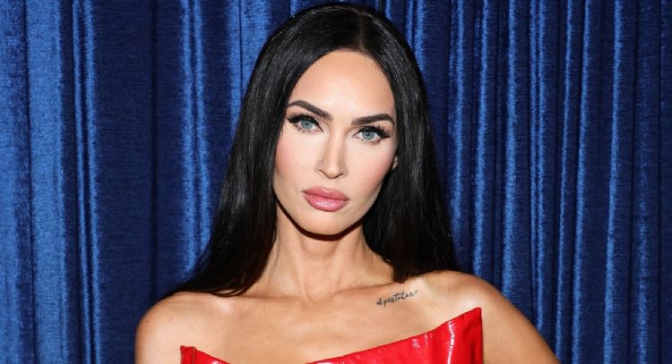 Megan Fox arrebata suspiros en este top escotado con grandes aberturas