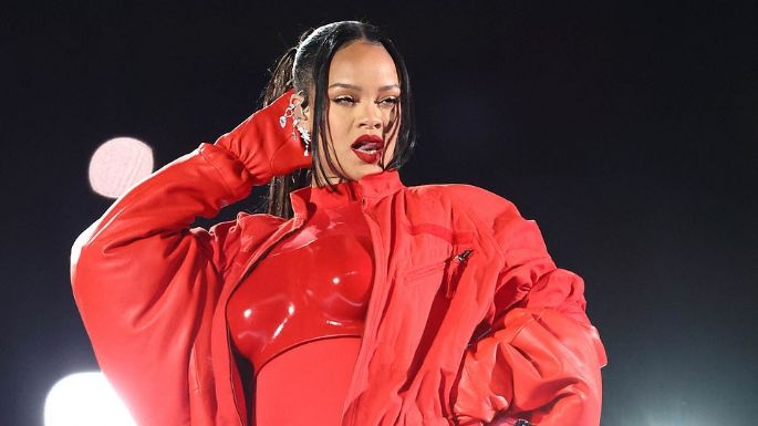 Con todo y segundo bebé a bordo, Rihanna arrasa en el show de medio tiempo del Super Bowl