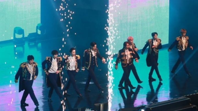 Super Junior, la banda coreana de K-Pop cautiva en su concierto y reciben un peculiar regalo