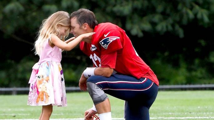 Tom Brady muestra a sus 2 gatitos recién adoptados a petición de su hija