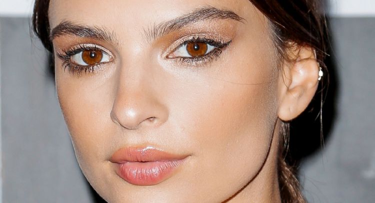 Emily Ratajkowski revela cómo se pronuncia su apellido y hasta con dibujitos
