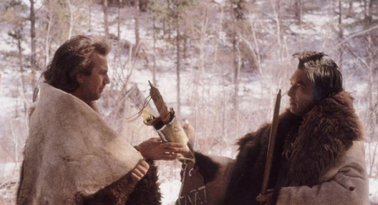 Actor de 'Danza con Lobos' es arrestado por liderar una secta que abusaba de menores