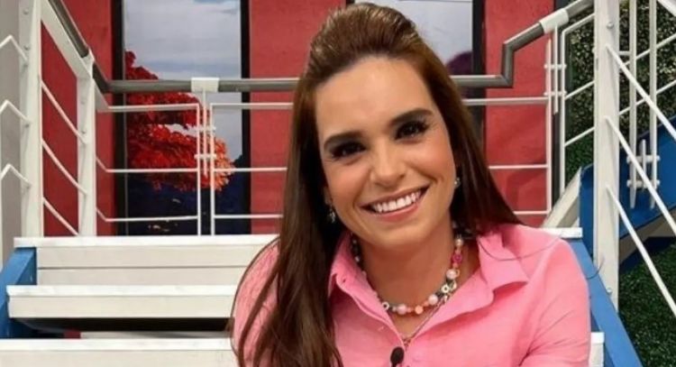 Televisa: Tania Rincón no se limita y luce destacado 'outfit' de verano desde el programa 'Hoy'