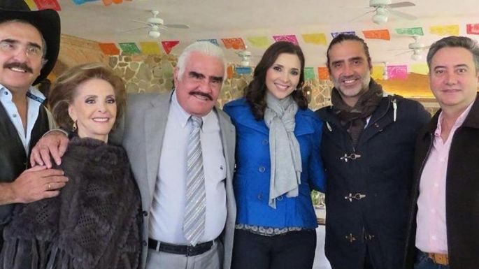 Tras 'vetar' a Televisa, familia Fernández llegan a 'VLA' y hablan de Vicente Fernández