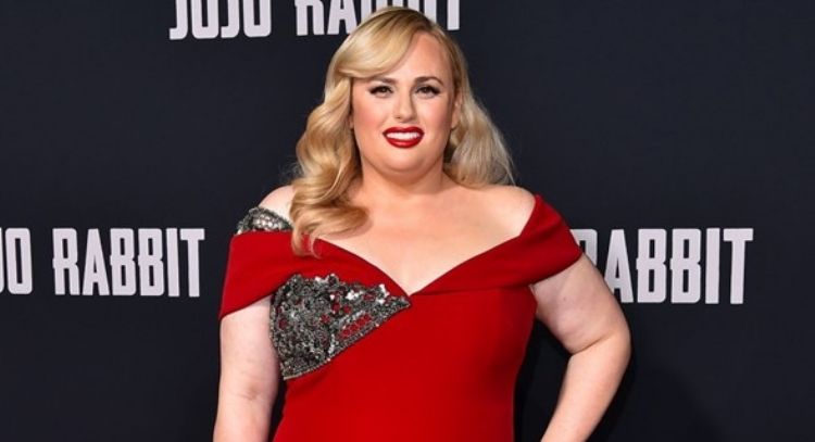 Rebel Wilson anuncia su compromiso con Ramona Agruma mientras estaban en Disneyland