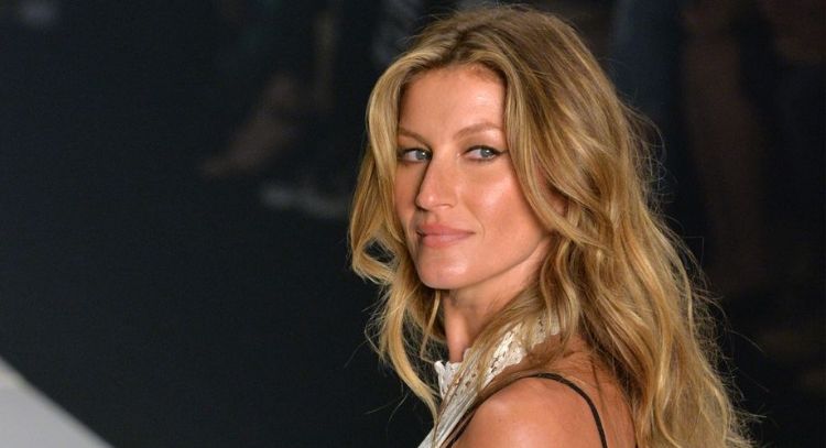 Gisele Bundchen luce irreconocible de pelirroja para portada de Vogue