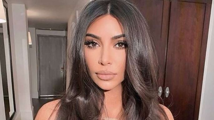 Kim Kardashian luce como una sirena en una falda ajustada de Dolce & Gabbana