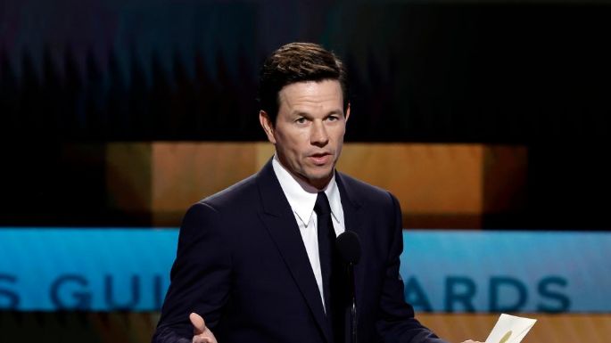 Critican a Mark Wahlberg por presentar el Premio SAG a elenco asiático después de “crímenes de odio”