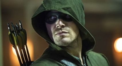 El showrunner de 'The Flash' habla del emotivo regreso de Stephen Amell como Green Arrow