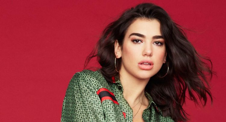 Dua Lipa se enfunda en elegante vestido negro y paraliza las redes; este es su look