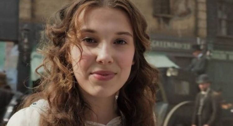 Millie Bobby Brown cautiva en redes sociales al posar con un vestido para una marca de moda vegana