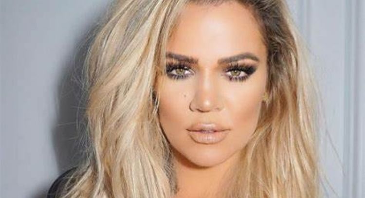 Khloé Kardashian comparte un lindo clip de su bebé con un mono dálmata