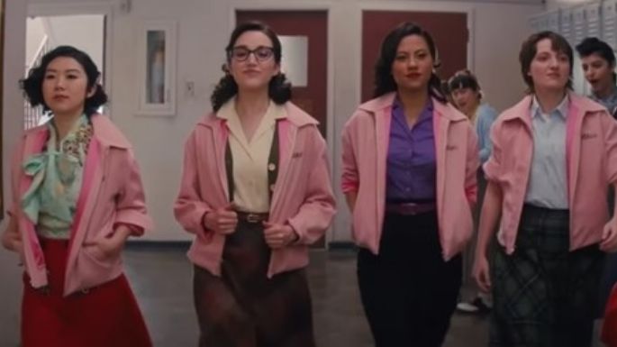 Mira el nuevo trailer de 'Grease: Rise of the Pink Ladies' que muestra los orígenes de 'Vaselina'