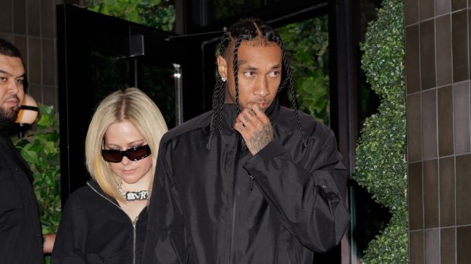 Tyga le obsequia a Avril Lavingne un collar de diamantes de 88 md