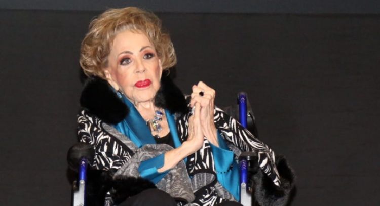 A pesar de su edad, Silvia Pinal reaparece en público desde una tienda de lencería: "Muy bonito"