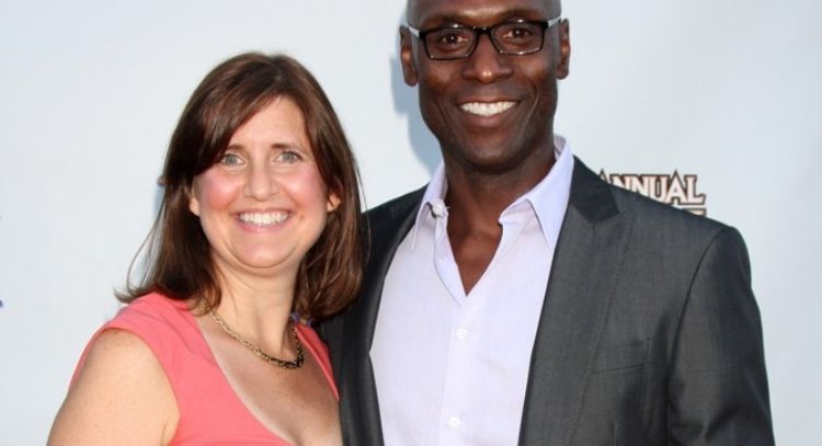 Esposa de Lance Reddick le rinde homenaje a días de su muerte