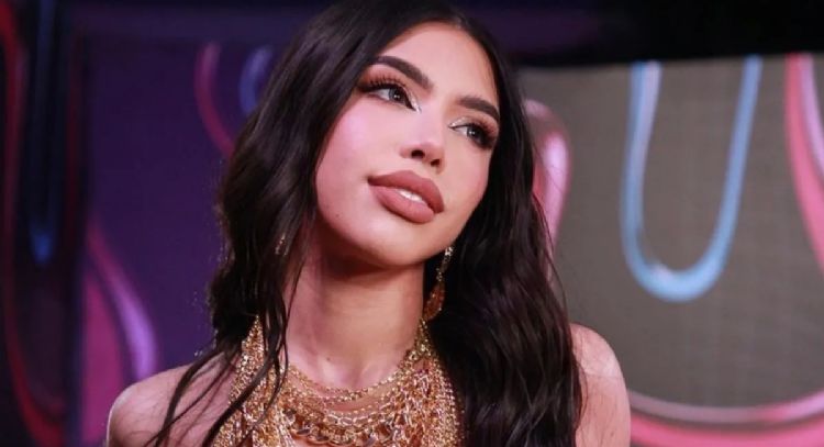 FOTOS: Yeri Mua eleva la temperatura en Instagram al modelar con glamuroso vestido dorado, así luce