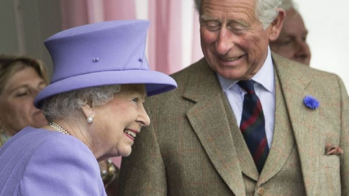 Rey Carlos le rinde homenaje a la Reina Isabel II por el Día de la Madre