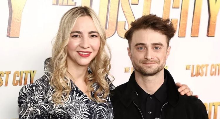 El actor Daniel Radcliffe y su novia  Erin Darke revelan que están esperando a su primer bebé