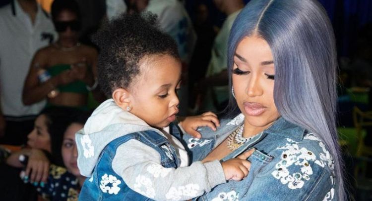 Cardi B muestra su tatuaje en honor a su hijo por primera vez