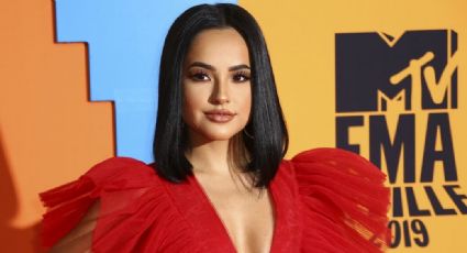 Becky G se quita el anillo de compromiso en los iHeartRadio Music Awards