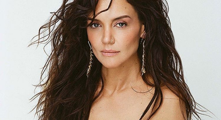 Katie Holmes revela su impulso por proteger a su hija Suri Cruise, de 16, del lente público