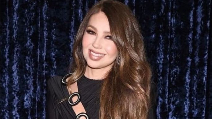 FOTO: Thalía presume belleza en distinguido vestido morado y enamora a todo su fans de Instagram