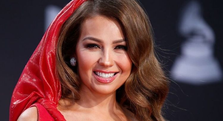 FOTO: Thalía aparece en Instagram y deslumbra con este increíble 'outfit' claro; así lo presume