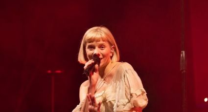 Aurora disfruta de un paseo por la Ciudad de México tras su reciente concierto en el Pepsi Center