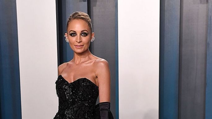 Nicole Richie enamora con un vestido negro de un solo hombro para la boda de su hermana Sofia