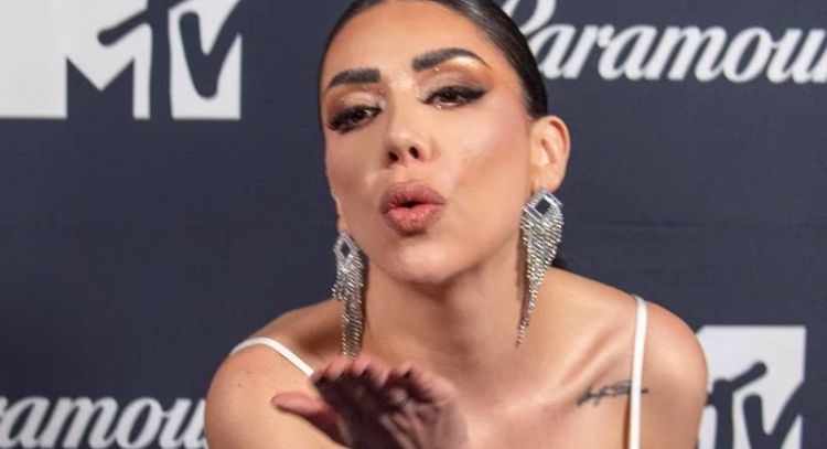 Karime Pindter causa furor en Instagram al aparecer estilo 'Barbie' con ajustado enterizo rosa