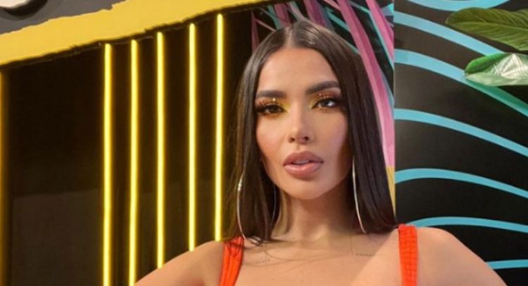 Dania Méndez conquista Instagram al presumir su belleza con fabuloso conjunto blanco; así luce