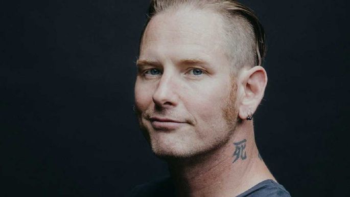 El líder de Slipknot, Corey Taylor, firma un acuerdo con BMG previo a su nuevo álbum en solitario