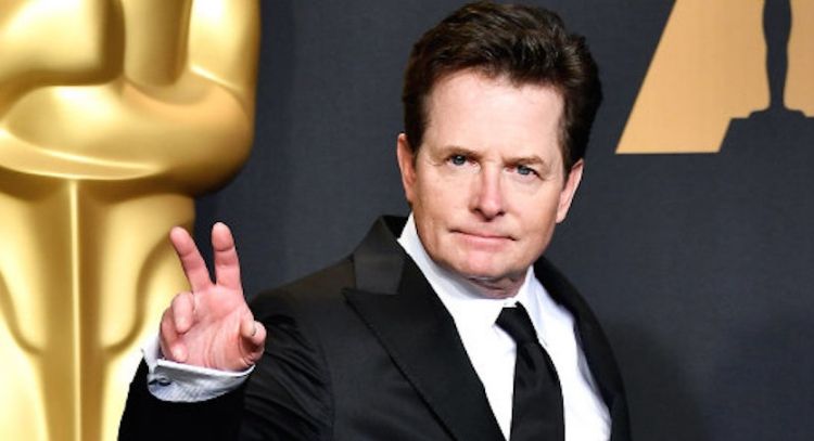 Terrible: Michael J. Fox revela que se ha roto varios huesos y casi pierde un dedo por el Parkinson